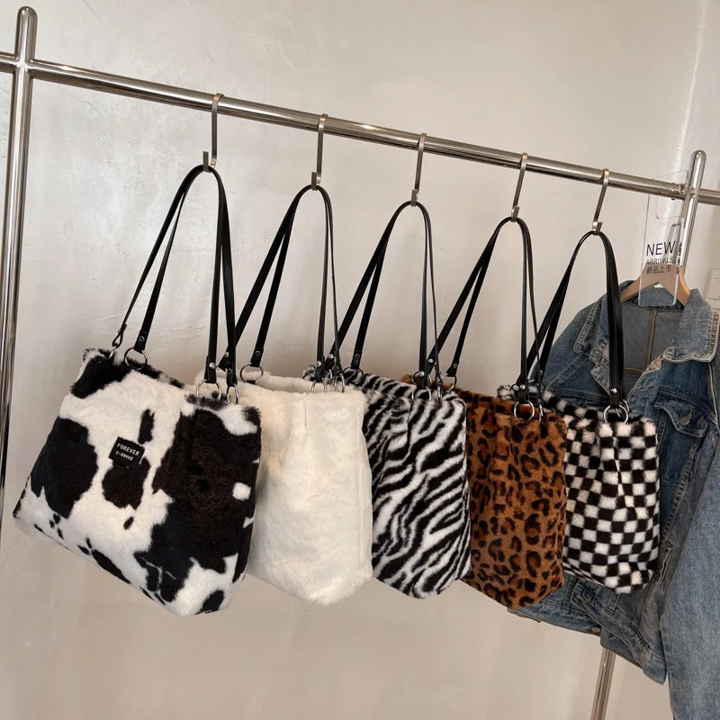 

2021 Women's Winter Plush Retro Handbag Thick Chain Shoulder Bags Female Large Capacity Bucket Bag Casual Ladies Soft Tote