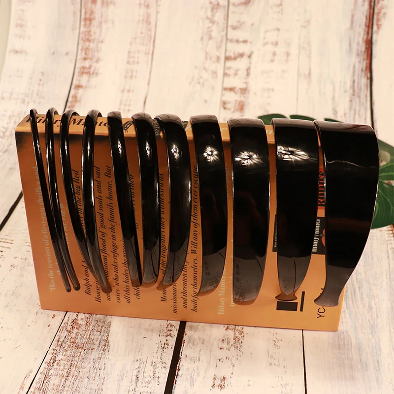 Повязка на голову черная с широкими зубчиками удобный аксессуар для волос в