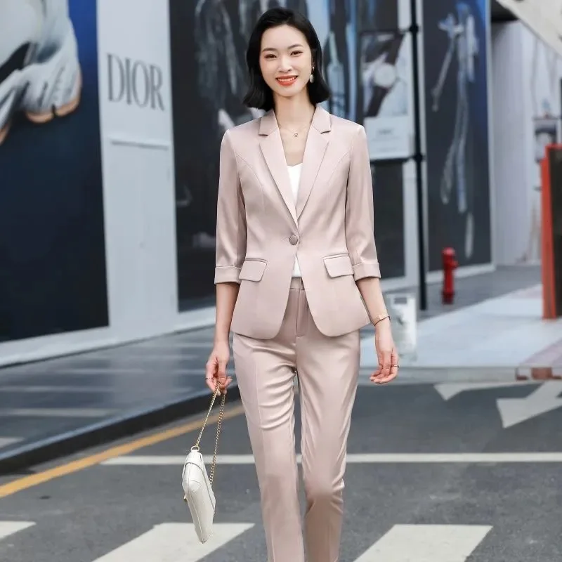 Женский однотонный пиджак на пуговицах с отложным воротником| |