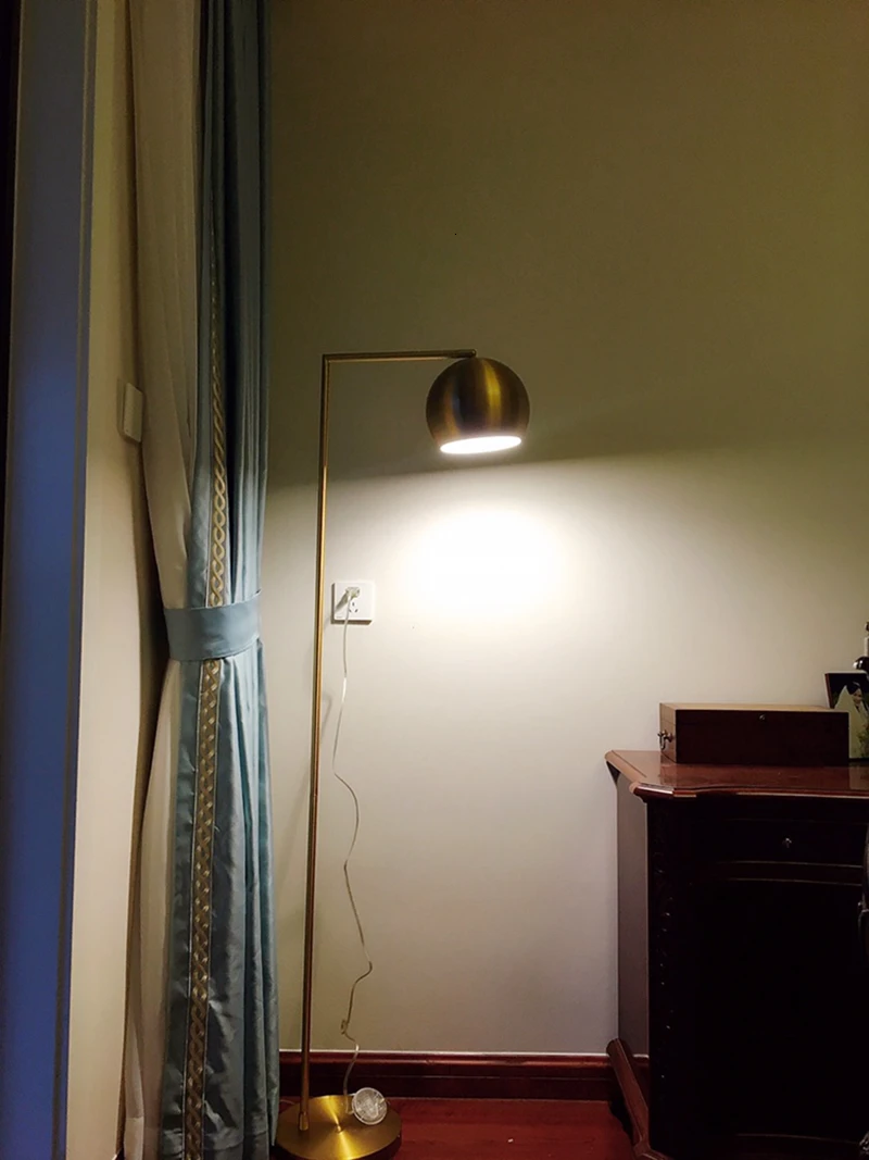 

Напольная Лампа в скандинавском стиле, простые золотистые Настольные светильники и фонари с мраморной основой для гостиной