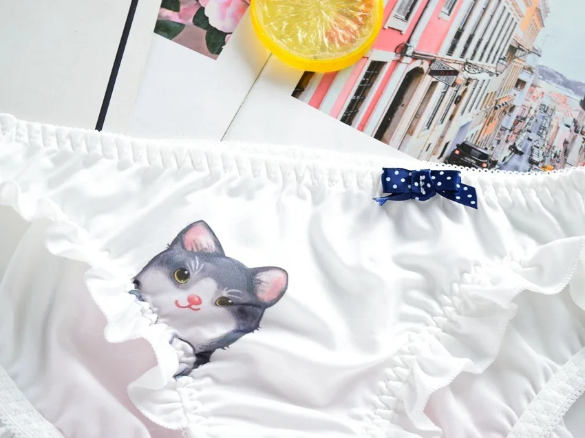 SP& CITY женское нижнее белье с милым рисунком кота из мультфильма для женщин, сексуальные трусики, бесшовные трусы с оборками по бокам, молочное шелковое кружевное белье