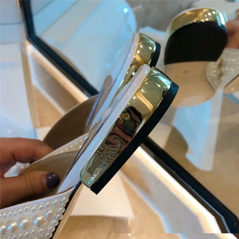 

2020 Luxury Pearls Mules Shoes Women White Slippers Runway Peep Toe Flats Shoes Ladies Flip Flops Summer Beach Slides Shoes