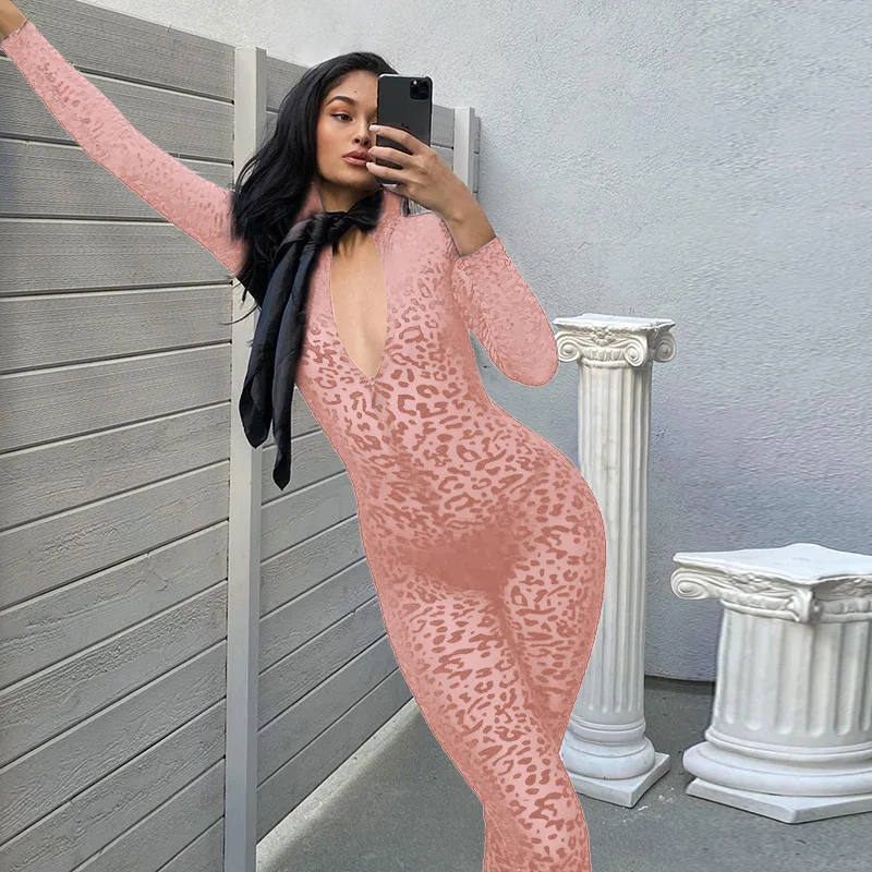 

Echoine v- Bodycon