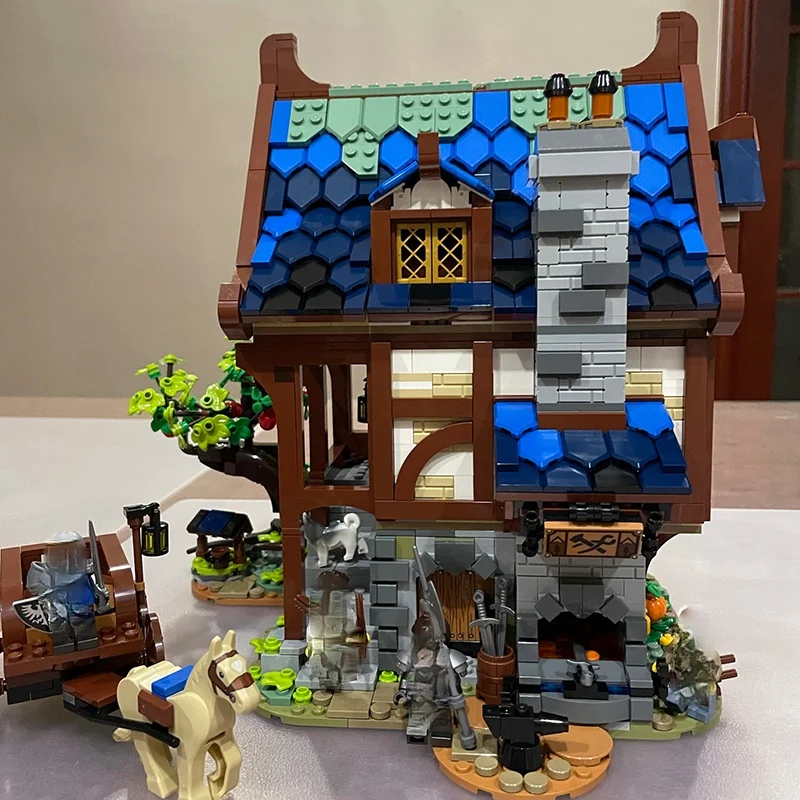 

2164pcs New building block creative medieval blacksmith 21325 building kit, children's toy birthday gift
