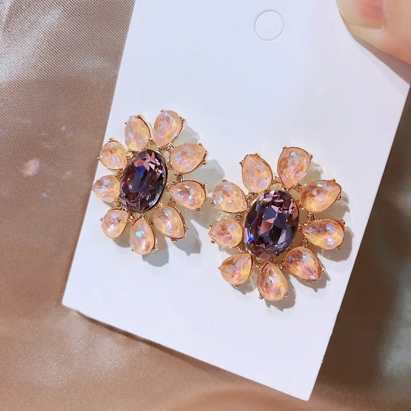 

2020 Newest Korean Earrings Ladies Jewelry Pearls Vintage Fashion Shiny Crystal Flower Earrings For Women Wholesale