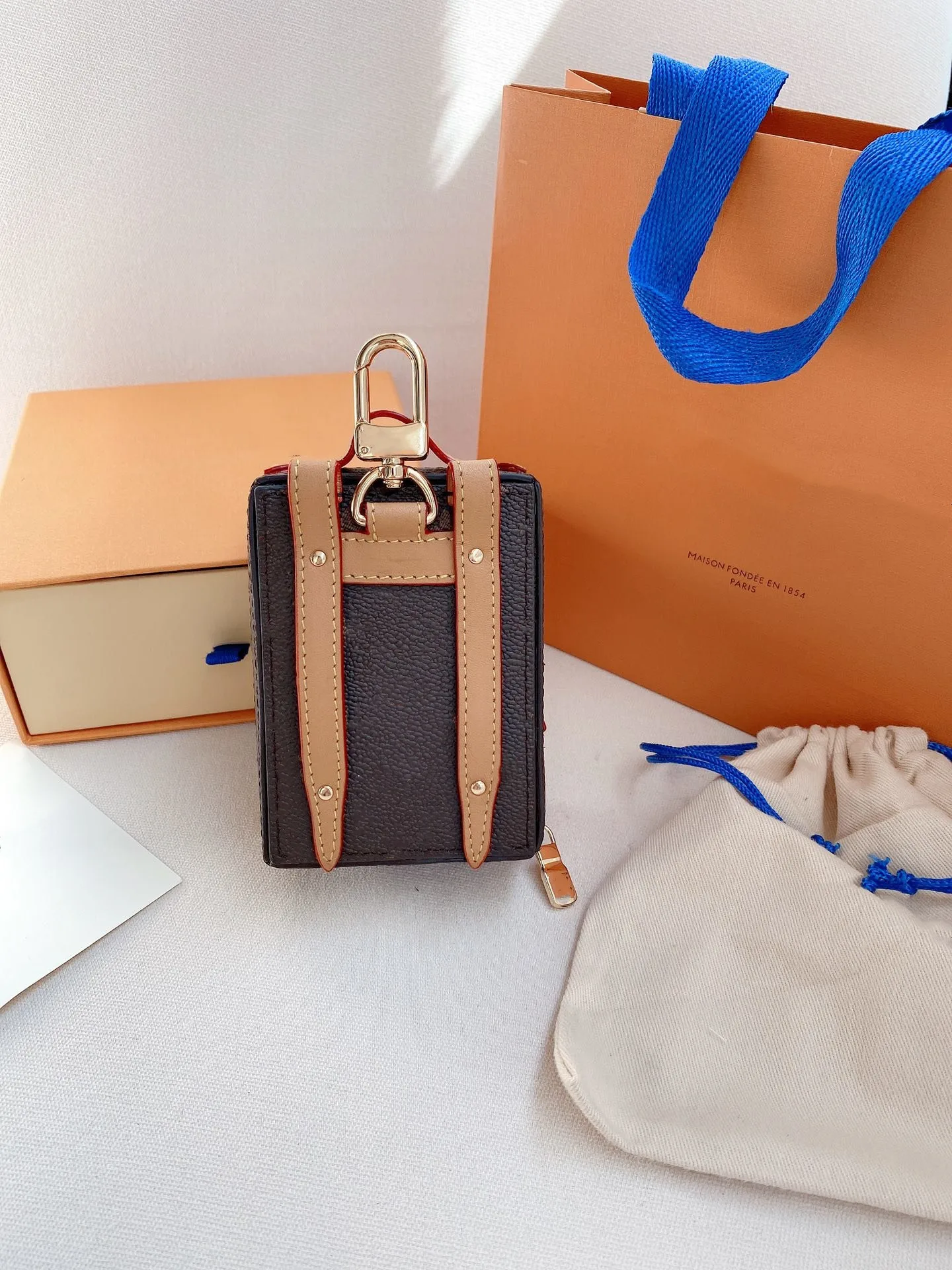 

Luxury Brands Leather Classic Heart-Shaped Keychain More Style Bag Charm Pendant Keyring Car Key Accessories High Quality Gift