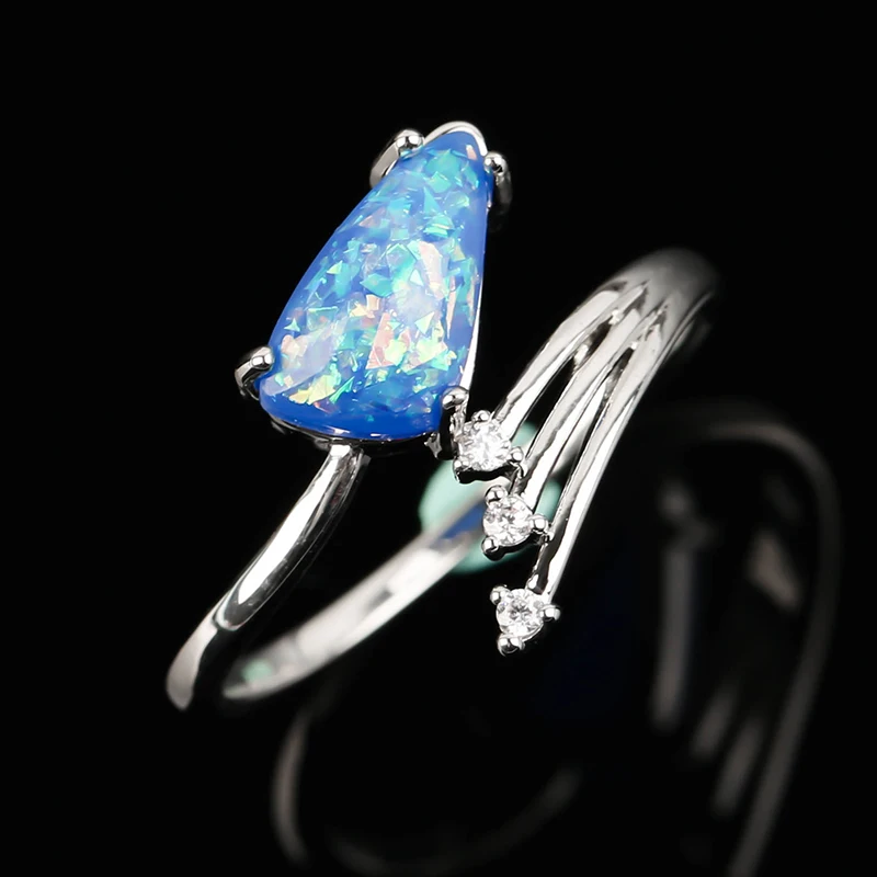 

Fashion Oval Blue Triangle Arrow Rings for Women Vintage Silver Color Wedding Jewelry Fashion Promise Fire Opal Engagement Ring