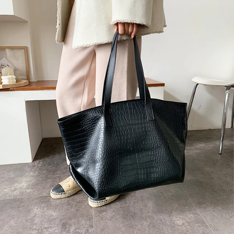 Сумка из искусственной кожи однотонная короткая серая черная большая