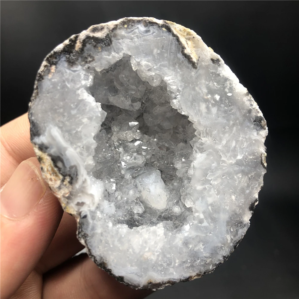 

A pair of Natural Stone Mexican Pattern Agate Geode Diamond Crystal Spiritual Crystal Healing Home Spiritual Decoration