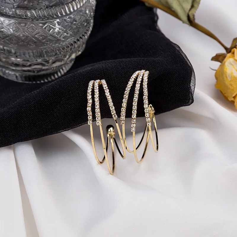 Новые простые несимметричные серьги в европейском и американском стиле