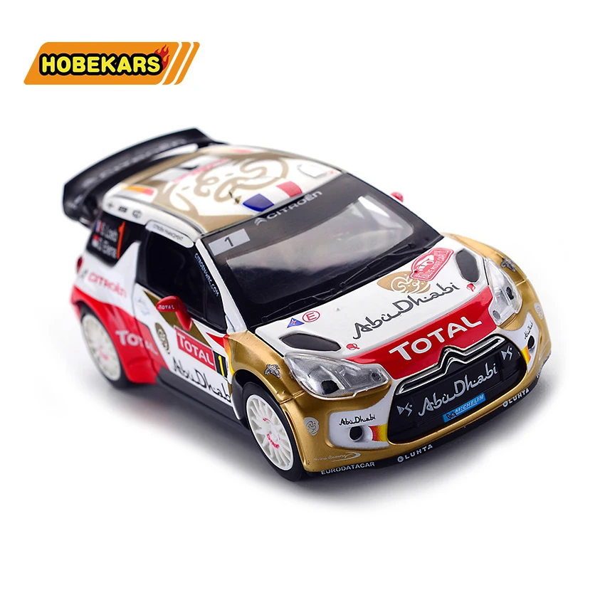 Модель литая автомобиля из металлического сплава модель модели DS Track версии 1/32