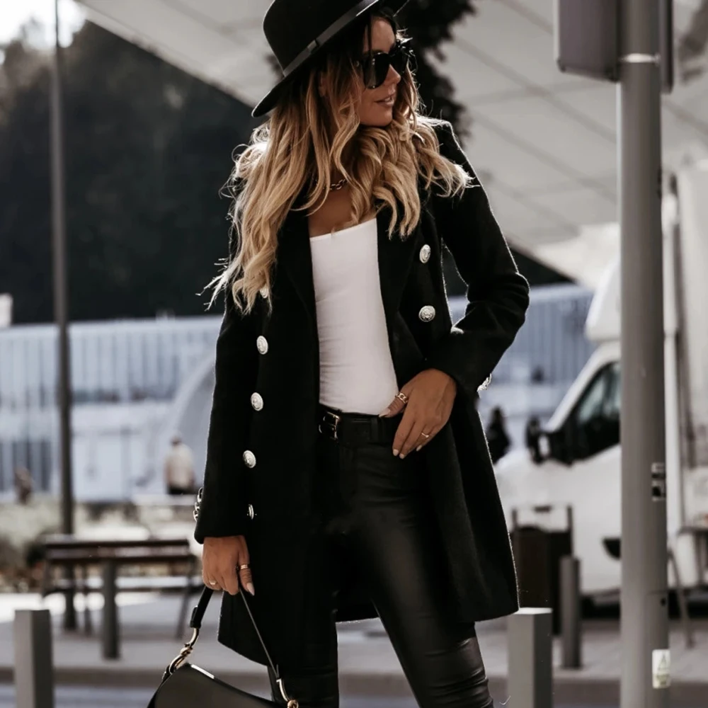 Женское длинное пальто с отложным воротником однотонное теплое на пуговицах для