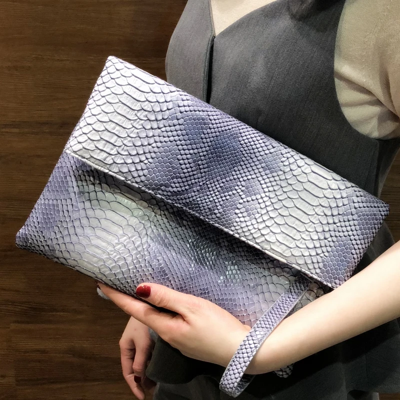 

2022 Women Day Clutches Bags Serpentine Leather Messenger Crossbody Bags Ladies Evening Party Bags Designer Handbags and purses