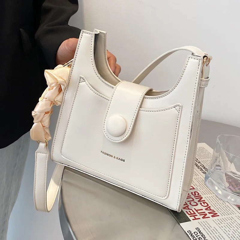 

Роскошная Популярная женская сумка на одно плечо, маленькая сумка, сумки, новинка 2021, трендовая простая красная сумка-мессенджер в Корейско...