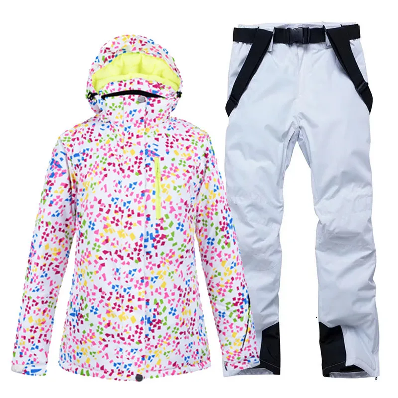 Белый дешевый лыжный женский костюм ветрозащитный зимняя спортивная одежда