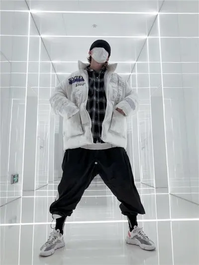 

Warm Winter Jacket Mens Fashion Design Bright Bomber Cotton Parka Outerwear New Streetwear Loose Zipper Jackets Coat