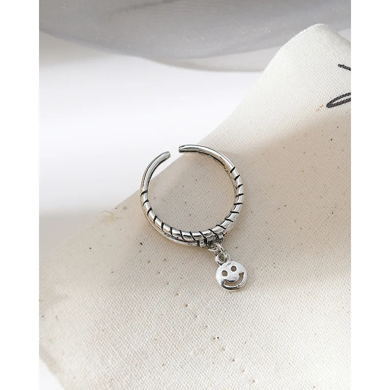 

Korean retro smiley ornaments Fashionable personality cold style jewelry 2021 new wild trend ring Valentine's Day present Men's