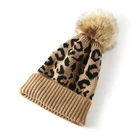 Шапка-бини с помпоном и леопардовым принтом, вязаные шапки из искусственного меха, утепленная Теплая Шапка-бини для девочек, зимние шапки для женщин, 2021 шапочки, шапки