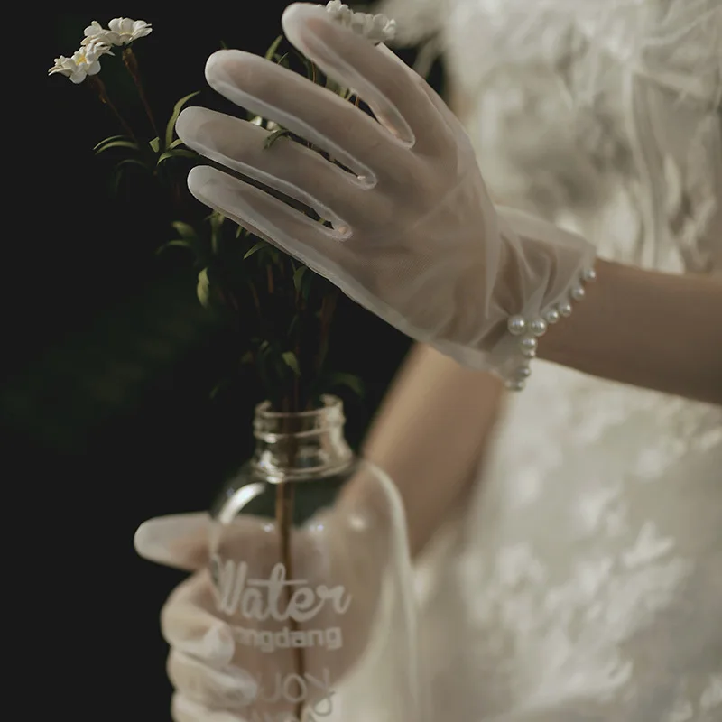 

Wedding gloves, wedding dress, short gloves, pearl photo shoot photography, simple bride wedding gloves