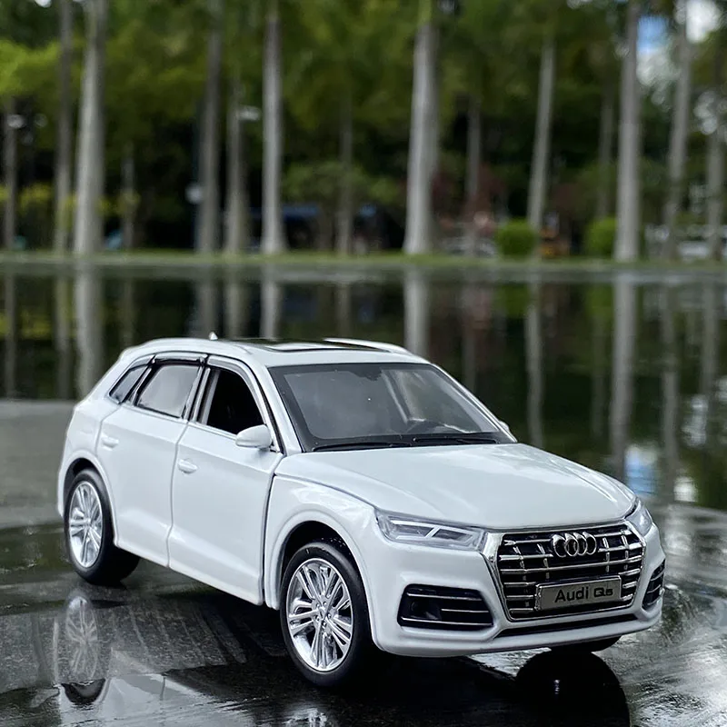 Новинка 1:32 Audi Q5 спортивный внедорожник из сплава Модель автомобиля с выдвижным