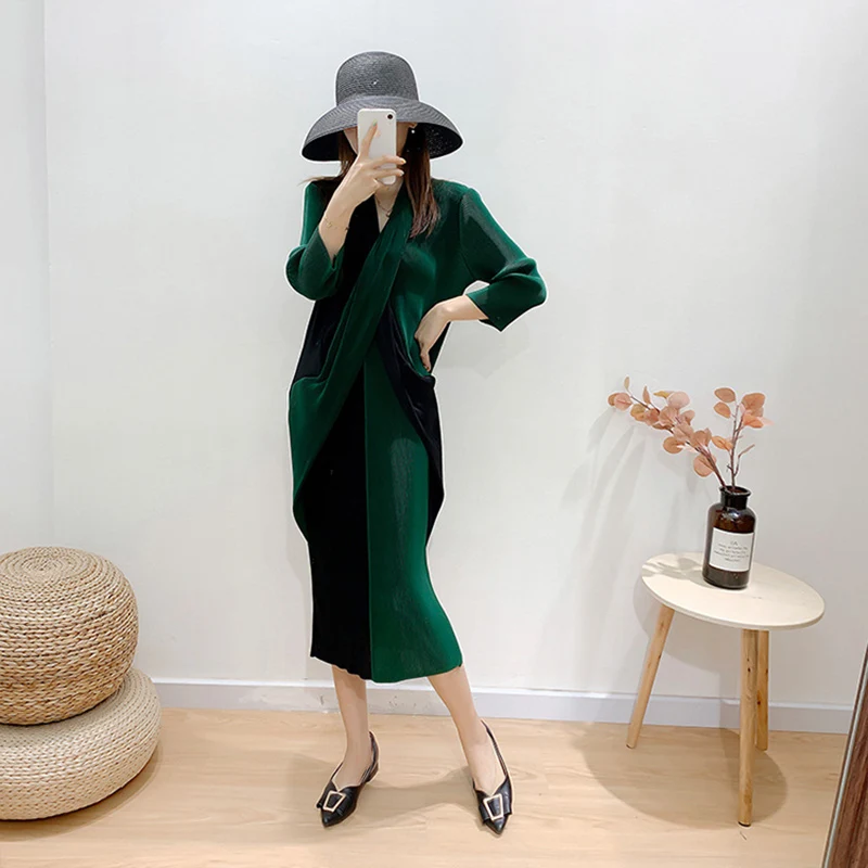 

2021 Autumn Korean Version of Luxury Fashion Ladies Dress Color Matching Large Size Pleated Party Dress