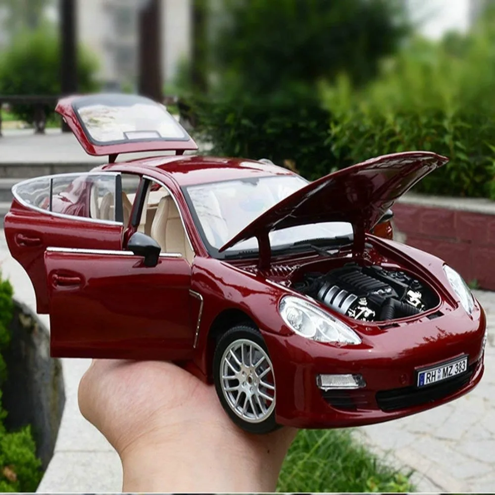 Модель спортивного автомобиля из сплава 1:18 для Porsche Panamera с управлением рулевым