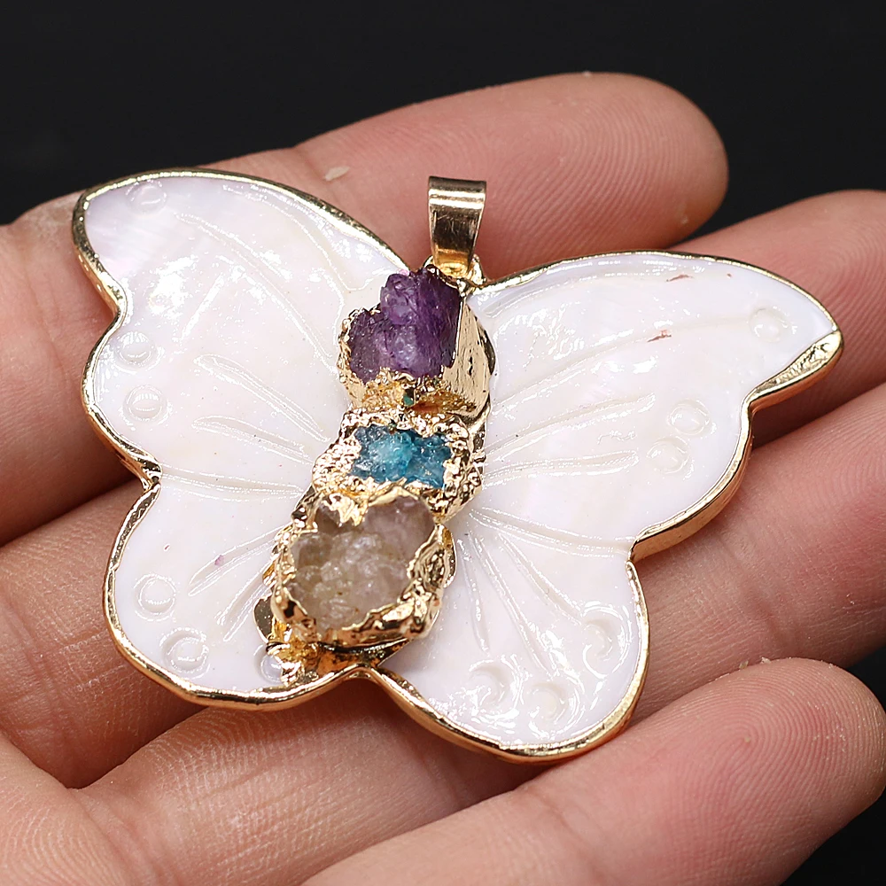 

Natural semi-precious stone shell pendant butterfly bag Phnom Penh bud pendant DIY neck ornaments neck ornaments 40x45mm