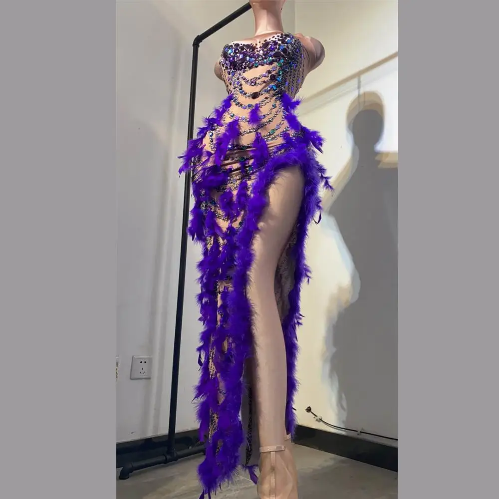 Женское вечернее платье русалка фиолетовое с высоким разрезом стразами и