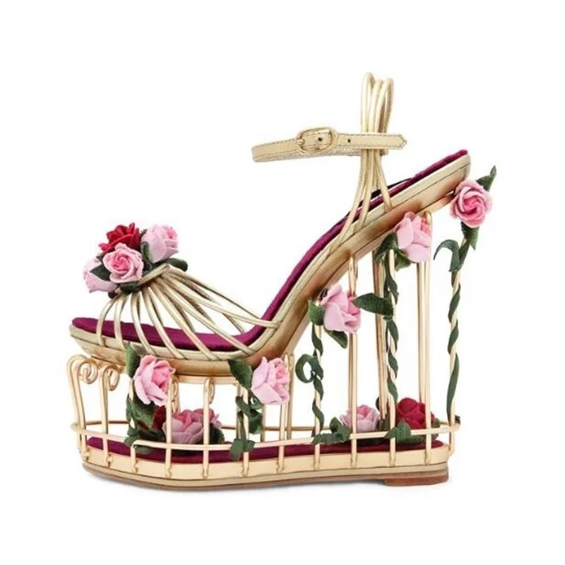 Розовое золото металлические полосатые босоножки на танкетке женские с вырезами