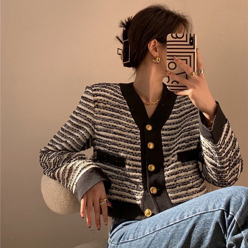 

2022 Spring And Autumn New French Style V-neck Splicing Jacket Fashionable Short Small Fragrance Jacket Women