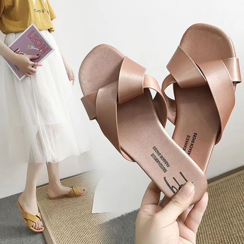 

2020 Summer New Korean Version Of Baita Net Red Slippers Fashion Home Wear Cross Open Toe Flat Bottom Beach Word