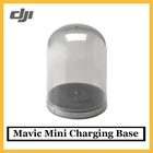 Мини-зарядное устройство DJI Mavic отображает Mavic Mini во время зарядки
