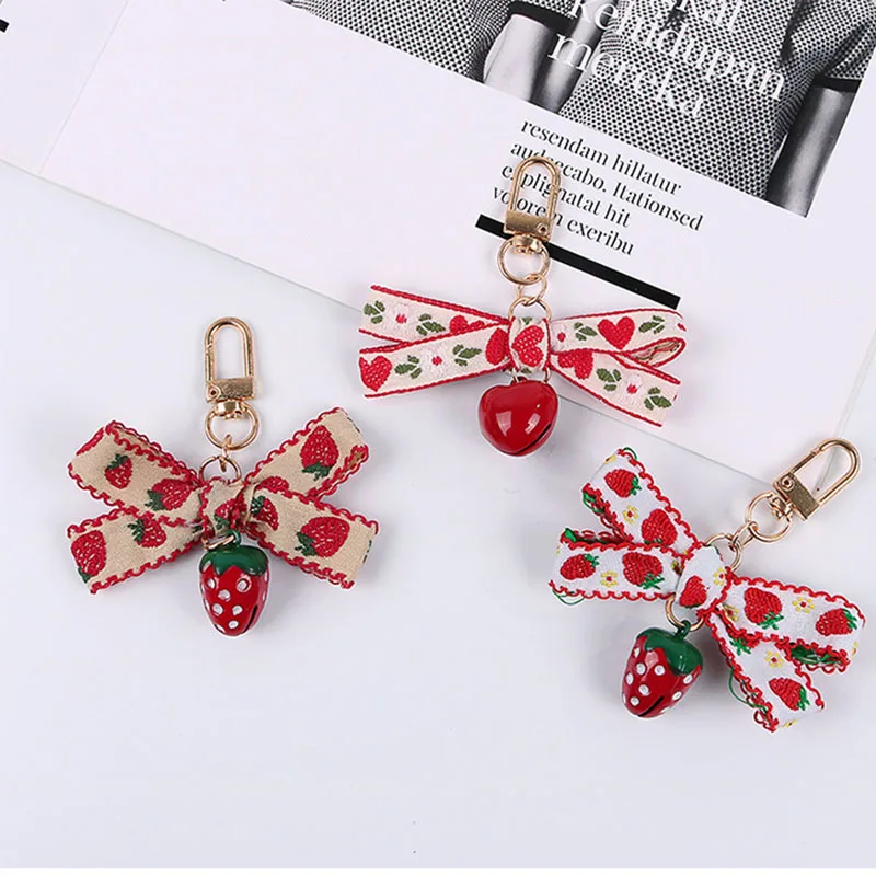 Творческий мультфильмы смолы сердце Колокольчик в виде клубники для цепочек