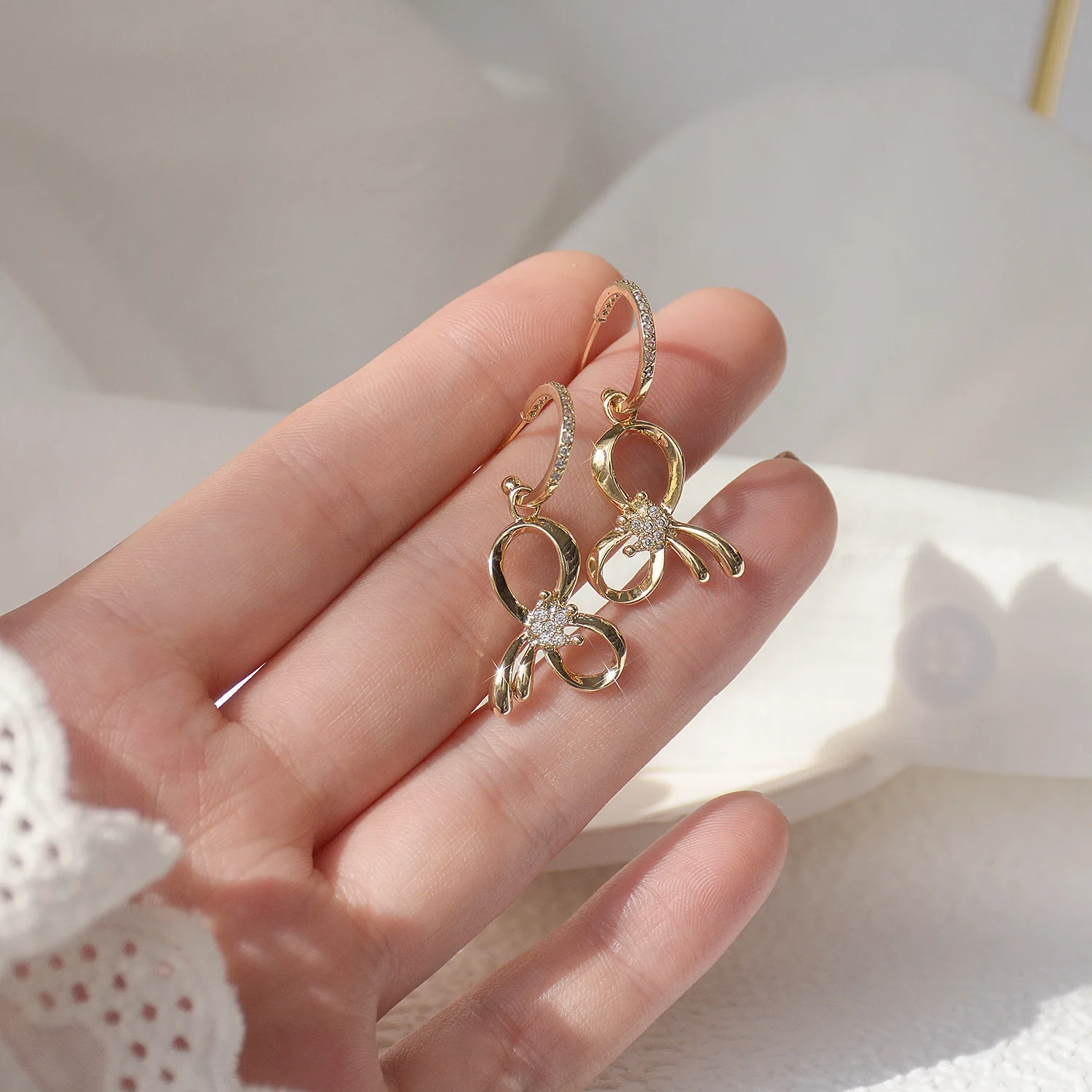 

14K Real Gold Exquisite Micro-inlaid Zircon Bowknot Design Feels Simple Stud Earrings for Women Date Jewelry