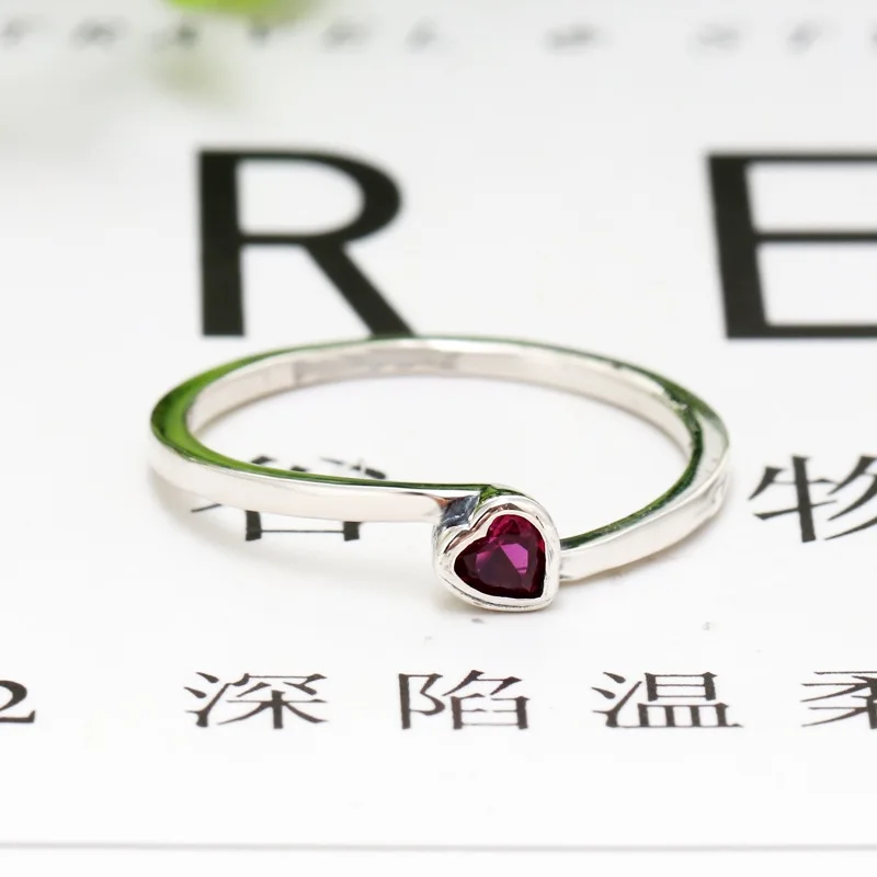 

Кольцо женское из серебра 925 пробы, с прозрачным наклоненным сердцем