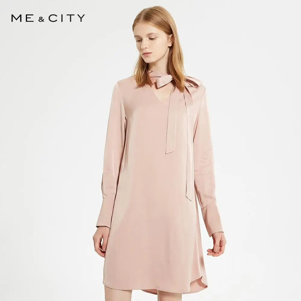 Женское шелковое платье с v образным вырезом Me & City элегантное офисное на