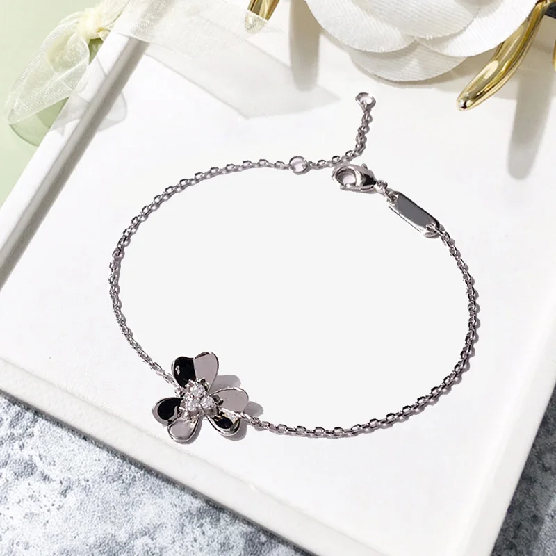 Женский тонкий браслет с цепочкой золотистый/серебристый подвеской в виде