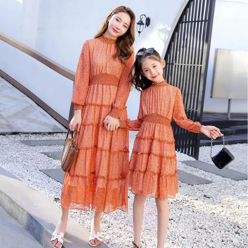 Платье двойка с цветочным принтом платья для мамы и дочки шифоновое платье