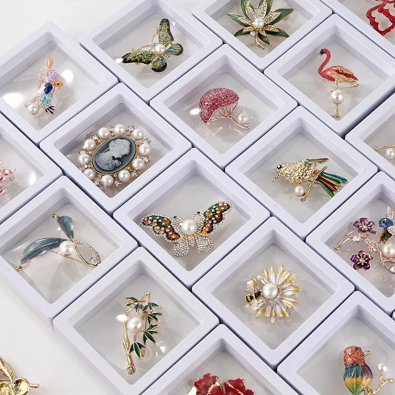 

Brooch With Box Lapel Pin Gifts For Women Wedding Banquet Party Gifts Jewelry For Girl Butterfly Crystal Rhinestone Pin Brooch