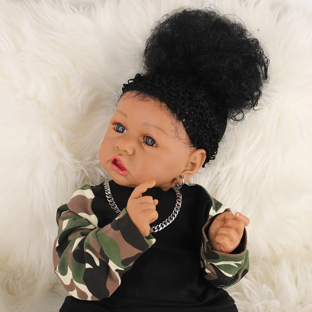 22 дюйма составляет примерно 56 см Reborn Baby Doll с &quotкардиограмма сердца Америка