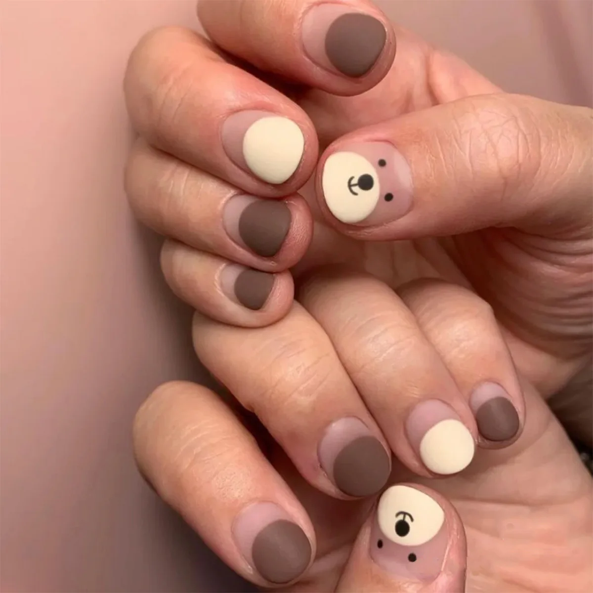 

24Pcs Chocolate Color Bear Design Matte False Nail Short Round French Full Cover Nail Art Tips Acrylic Fake Nails With Glue