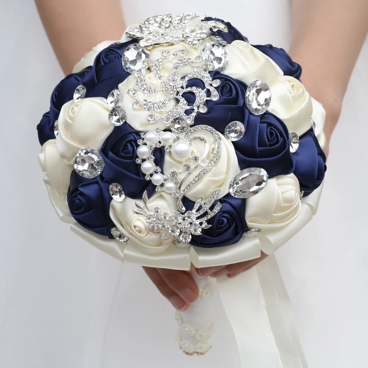 Ленты в европейском и американском стиле Свадебные букеты с имитацией цветов