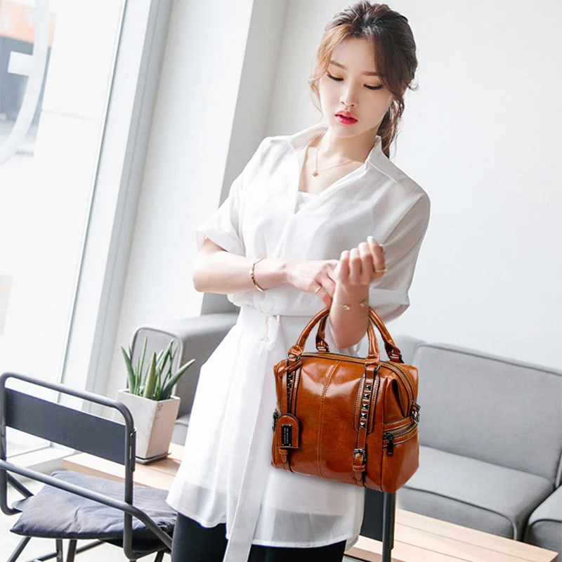 

2021 New Versatile Lady's Handbag Fashionable One Shoulder Straddle Bag Retro Oil Wax Commuting Bag Large Capacity Travel Bag