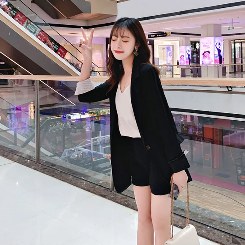 Женский Повседневный костюм Mozuleva из 2-х предметов короткий пиджак в полоску с