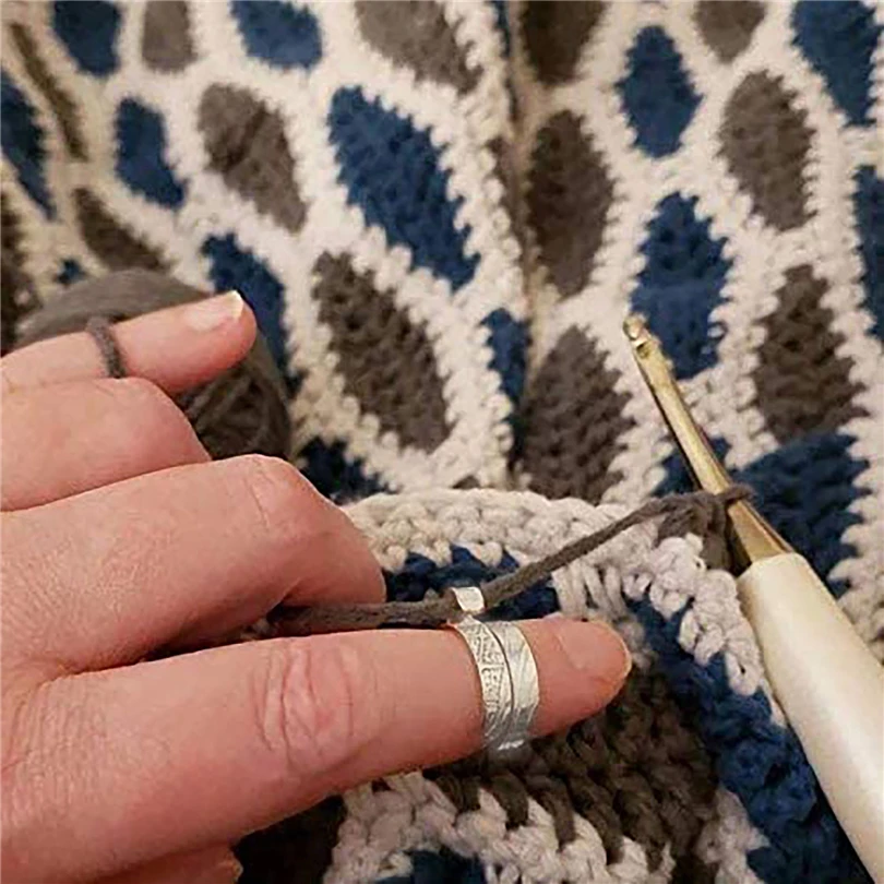 

2pcs Adjustable Knitting Loop Crochet Loop Knitting Accessories Knitting Ring Loop Hair Extension Crochet Hook Needle Tool J60