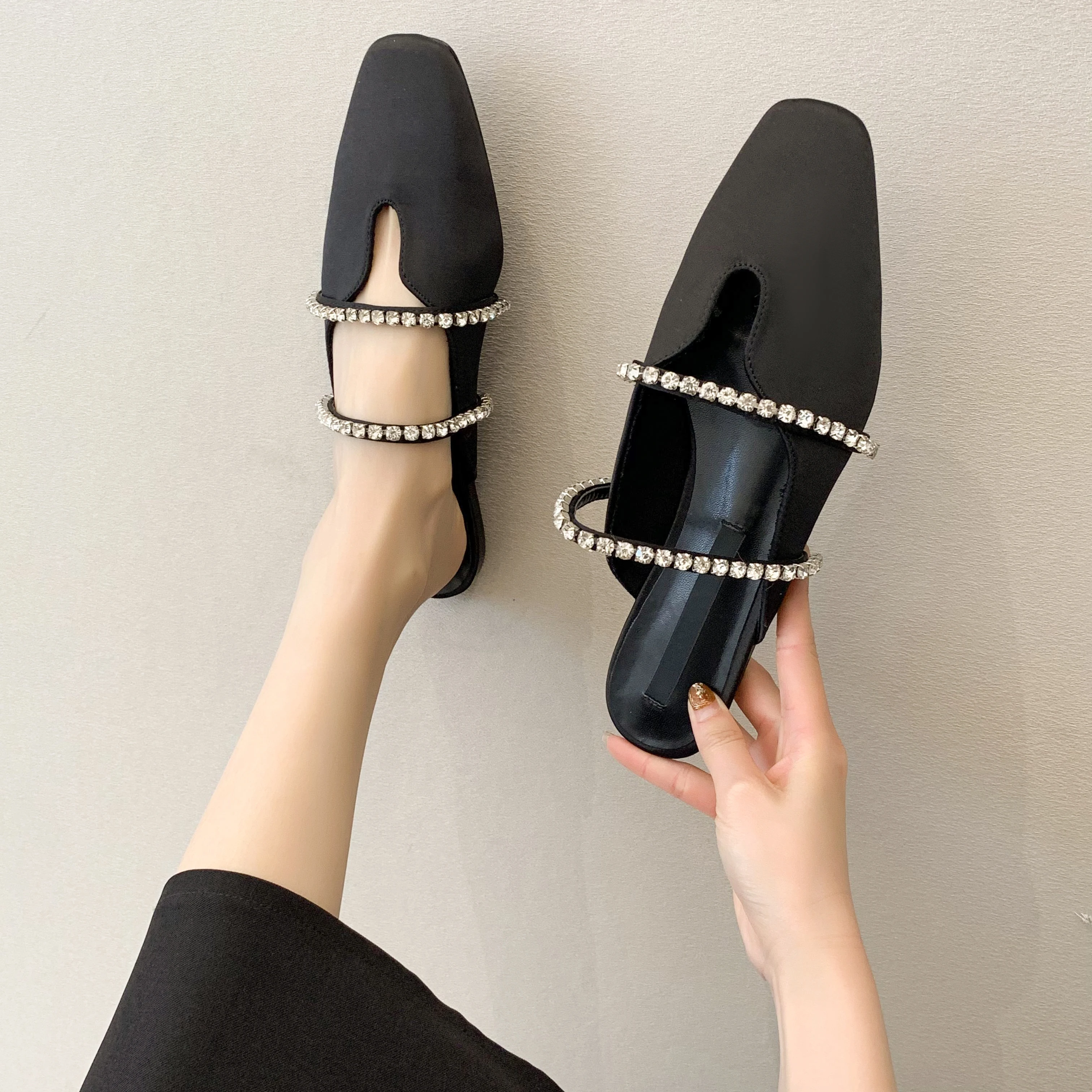 

2021 New Korean Fashion Temperament Baotou Half Slippers Flat Rhinestone Lazy Sandals and Slippers