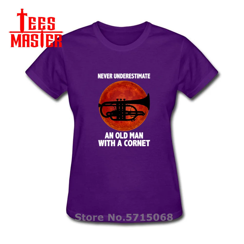 Никогда не недооценивать пожилой человек с Корнеты Футболка женская Винтаж Джаз