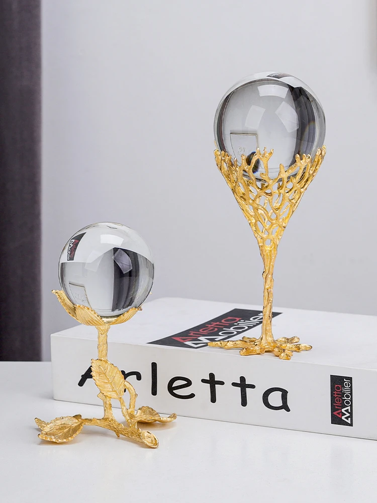 

Ветка дерева из кованого железа, украшения хрустальный шар