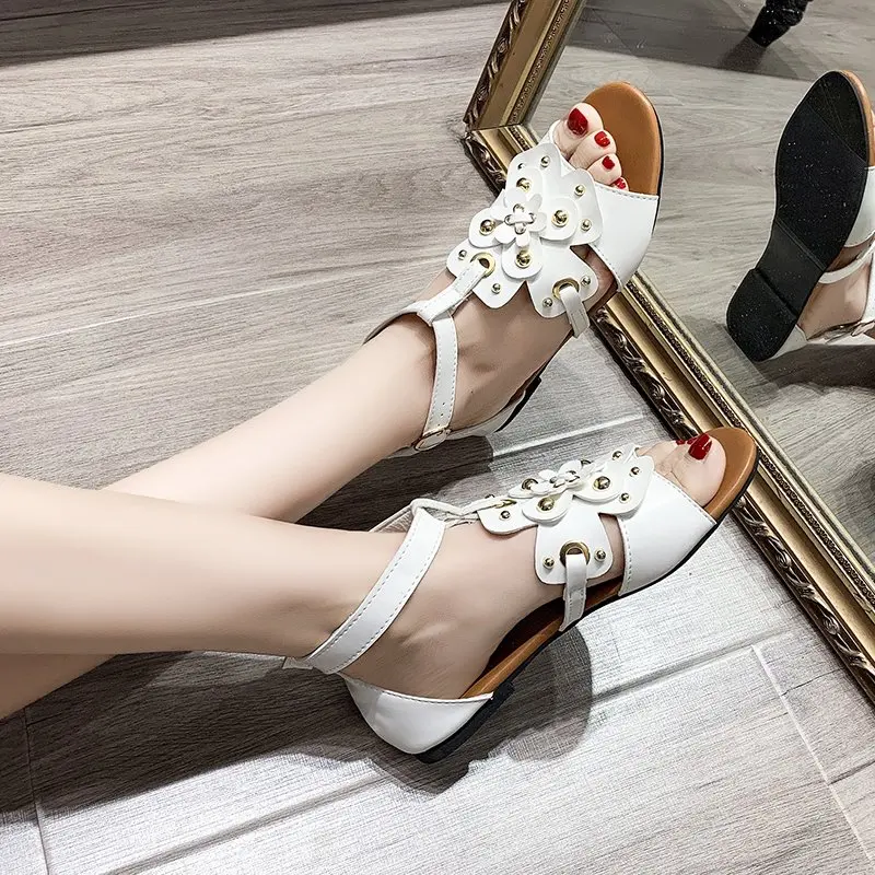 

Rome Sandals Women Summer 2021 Rivet Shoes Big Size 43 Casual Fashion Shoes Ankle Buckle Female Sandal Non-Slip Beach Sandals