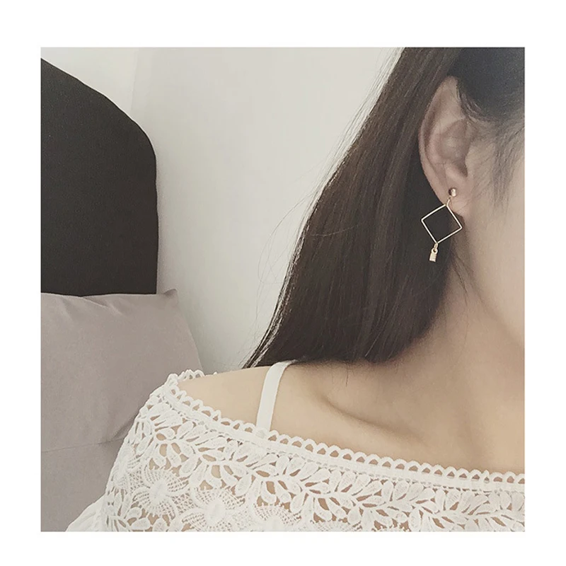 Корейские геометрические яркие женские сережки с кисточками серьги простой